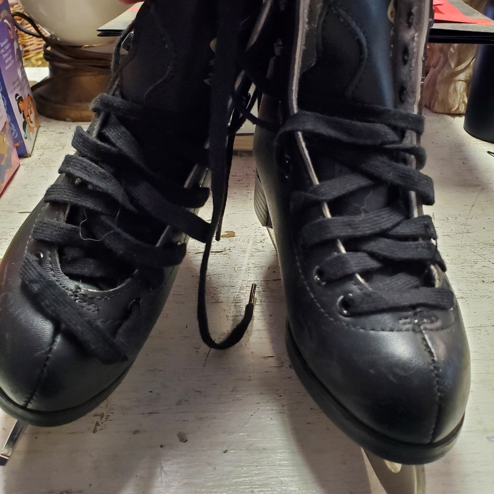 Glacier Jackson 252 boys ice skates